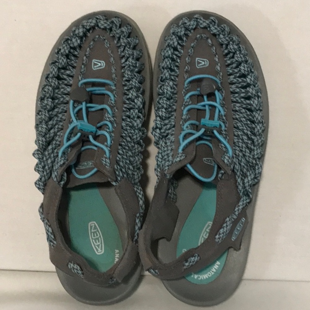 KEEN Blue and Gray Bungee Sandals Women’s Size 9